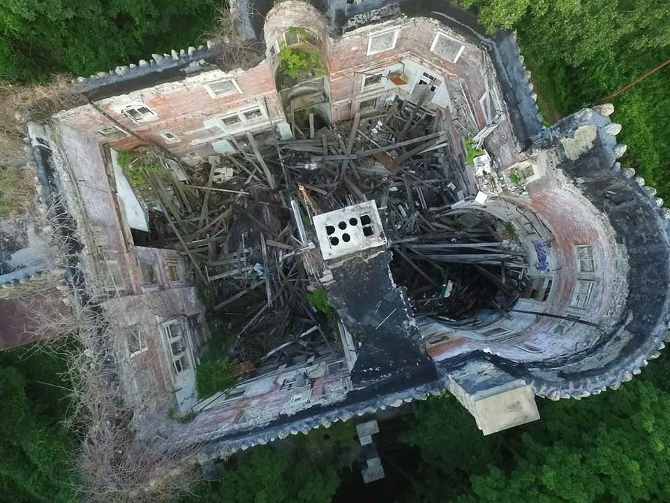 Hearthstone Castle a View From Above hearthstone-stone-structure-still-standing-view-from-above-with-no-roof-or-floors