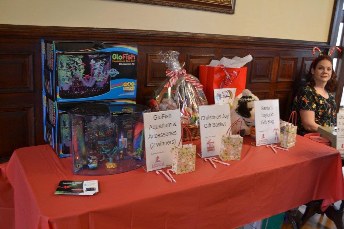 Candy Cane Hunt Fundraiser fundraiser-raffle-prize-table