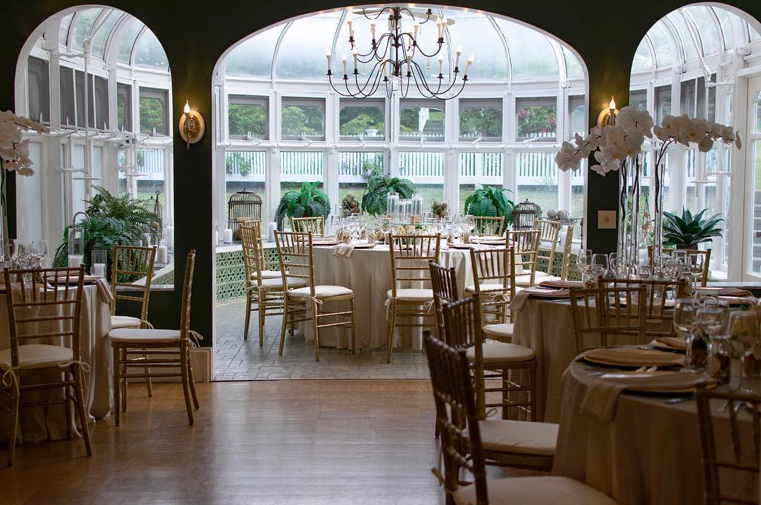 sweet-16-tables-with-decorations